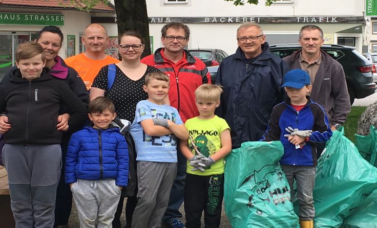 Auch in Adlwang befreien Freiwillige die Natur von achtlos Entsorgtem. Foto: privat