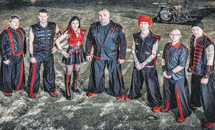 Balkan-Folk von der ausgelassensten Sorte bringt das Röda zum Beben. Foto: Lukas Hueller