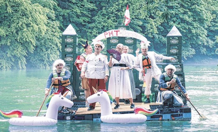 Die kreativsten Wasserfahrzeuge rittern um Ruhm und Ehre. Foto: Bella Walter