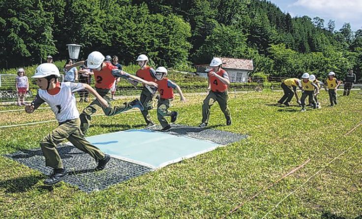 Auch die jungen Kameraden zeigen beim Abschnittsbewerb ihr Können. Foto: BFK Steyr-Land