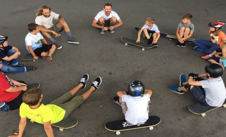Der Skateboard-Workshop kann der perfekte Start für bewegungsreiche Ferien sein. Foto: M. Hofmair