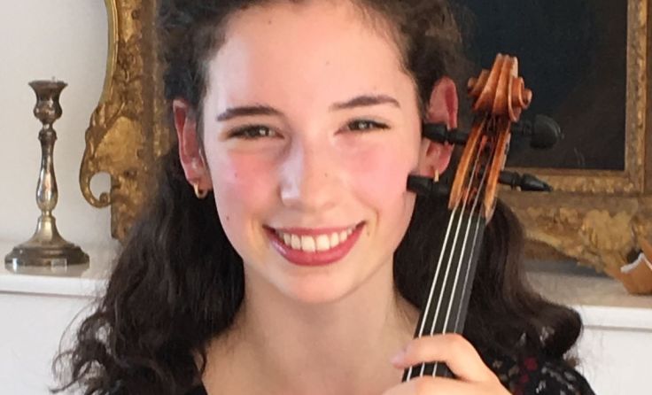 Gaia Trionfera (19) präsentiert ihr großes Können auf der Violine. Foto: privat