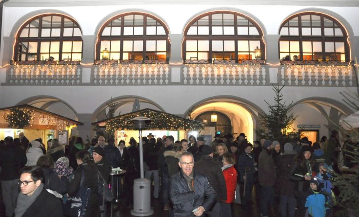 Kunst und Genuss verwöhnen auch heuer inmitten des Sierninger Ortskerns. Foto: privat