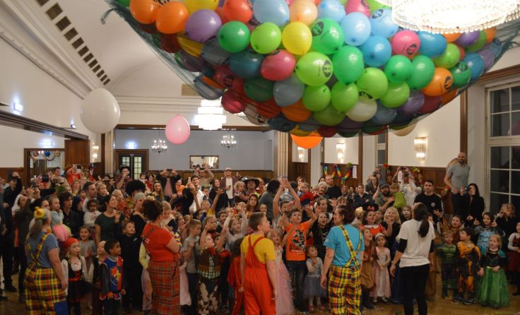 Den Faschingsreigen eröffnete das Fest in den Steyrer Casinosälen. Foto: Kinderfreunde