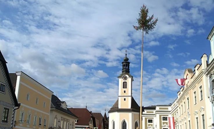 Maientradition auf dem Weyrer Marktplatz Foto: Haider