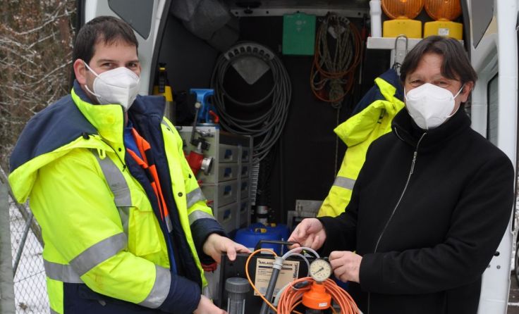 Abbau des Chlorungsgerätes Foto: Magistrat Steyr I Presse