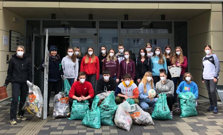 Die erfolgreiche Sammelgruppe des III. Jahrgangs der BBS Weyer mit ihren Lehrerinnen (Foto: Jaksch)