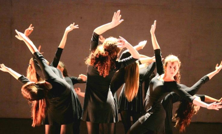 Die Steyrer Nachwuchstänzer zeigen ihr Können. (Foto: Lentos Linz/M. Hirsch)