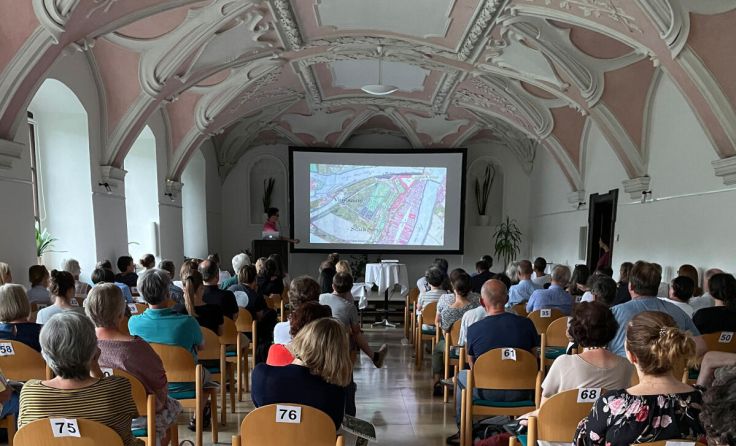 Rund 100 Interessierte kamen in den Dominikanersaal in Steyr. (Foto: Forum Schlosspark)