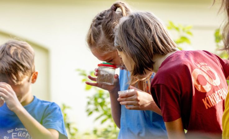Bei der KinderUni wird mit Experten experimentiert und geforscht. (Foto: Hannes Ecker)