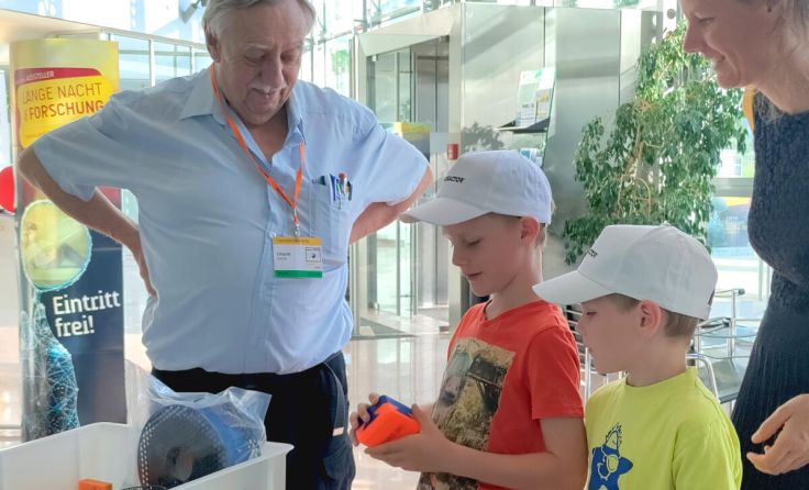 Kinder interessieren sich für den 3D-Druck im TIC Steyr (Foto: TIC/Hofbauer)