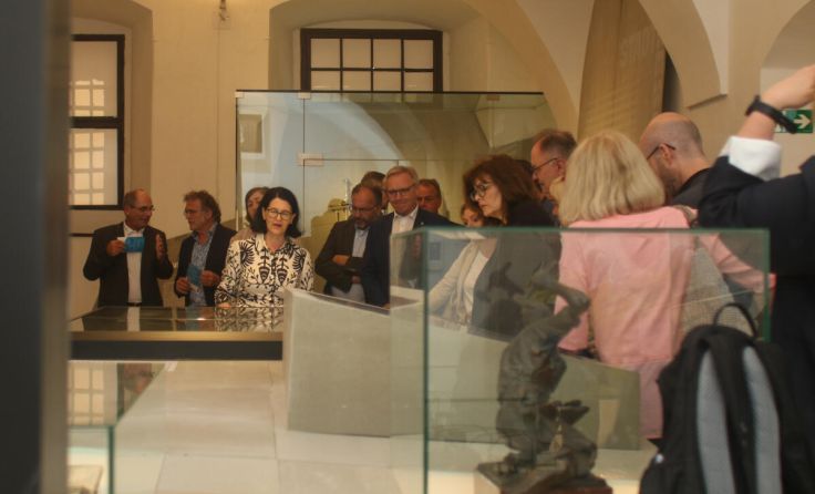 Herta Neiß vermittelt Wissenswertes zur Steyrer Geschichte. (Foto: Stadtmuseum Steyr)