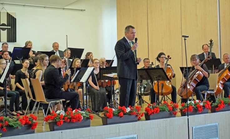 Karol Heimberger mit dem Kammerorchester Haidershofen (Foto: privat)