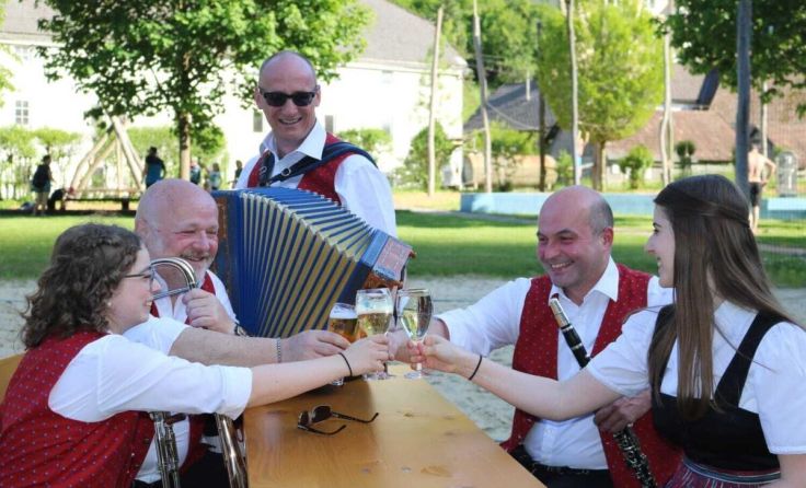Gemütlichkeit wird beim Fest des Musikvereins großgeschrieben. (Foto: Viktoria Forster)