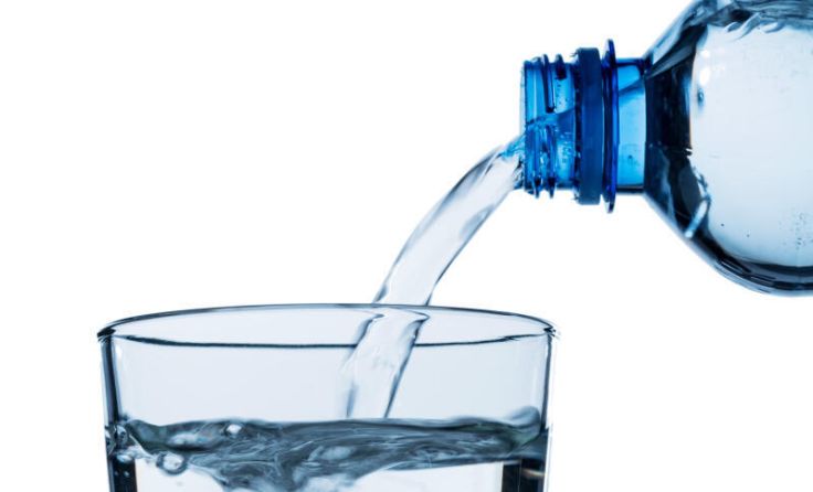 Wasser nur aus der Flasche: Die Aschacher müssen weiter warten. (Foto: Erwin Wodicka)