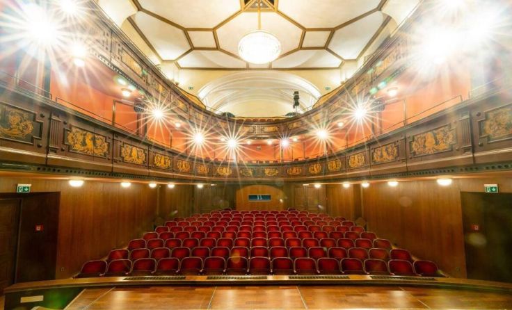 Ein adventlicher Abend wartet im Alten Theater von Steyr. (Foto: Hannes Ecker)