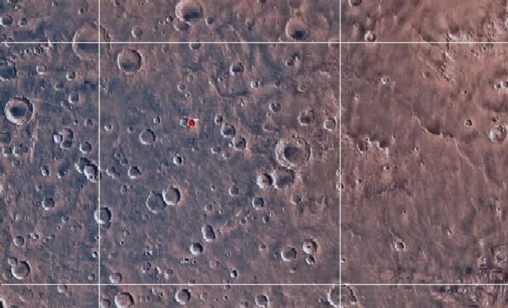 Der kleine rote Punkt markiert hier den Krater "Steyr". (Foto: Nasa)