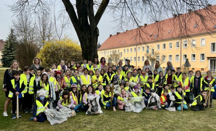 Fleißige Helfer der Volksschule Plenklberg (Foto: Magistrat Steyr)