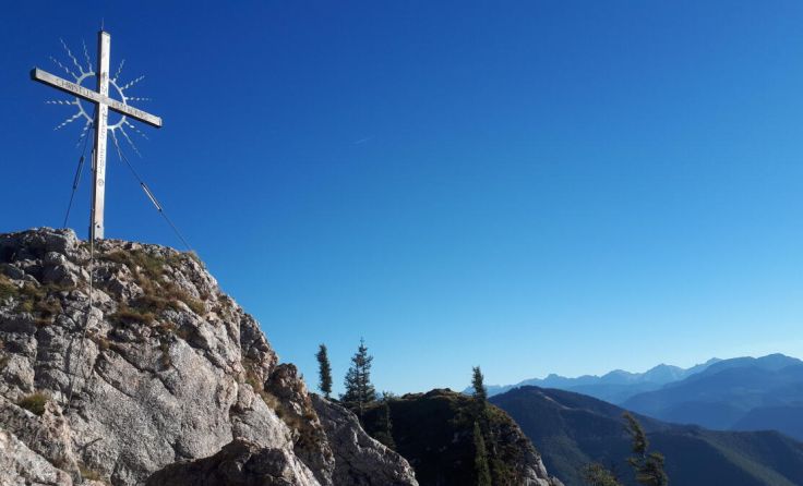 Das Gipfelkreuz am Steinernen Jäger (Foto: Niederhofer)