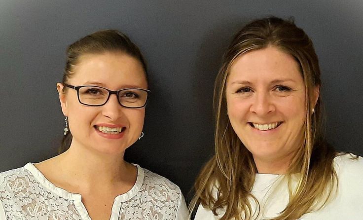 Hebammen Melanie Johanna Ohler und Nina Etlinger (Foto: privat)