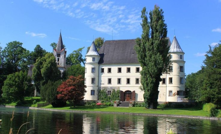 Schloss Hagenau in der Gemeinde St. Peter am Hart im Bezirk Braunau (Foto: Esterbauer)