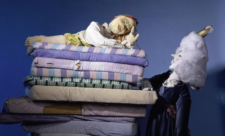 Die Prinzessin auf der Erbse als Figurentheaterstück. (Foto: Matthias Kuchta)