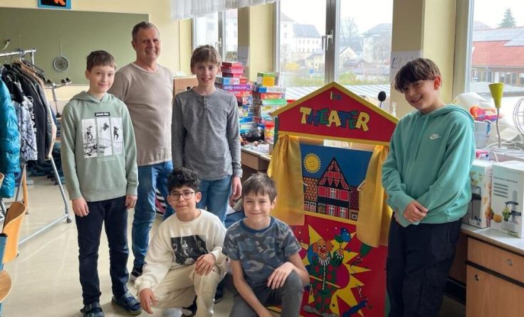 Kinder, Eltern und Lehrer haben für den Flohmarkt gesammelt. (Foto: MS Garsten)