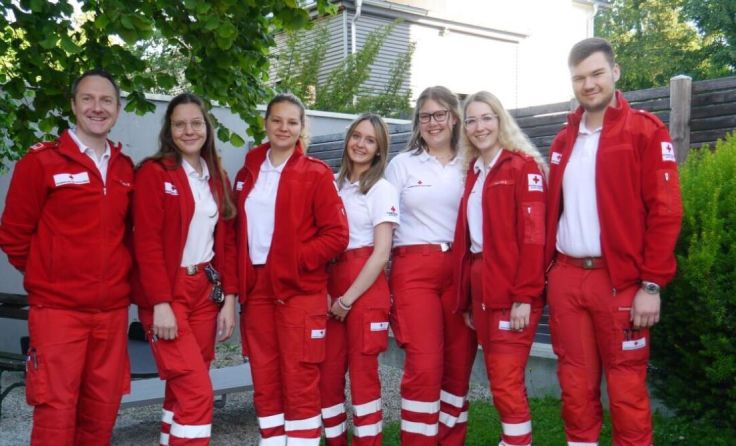 Von links: Roland, Sarah, Agnes, Paula, Valentina, Jasmina, Christopher (Foto: OÖRK)