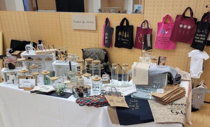 Selbstgemachtes aller Art wartet beim Charity-Markt im Amtsgebäude Reithoffer. (Foto: privat)