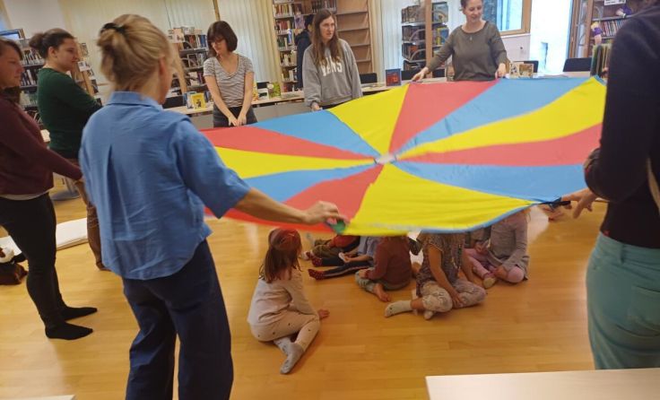 Für Groß und Klein gibt es in der Bibliothek Weyer passende Erlebnisse. (Foto: Bücherei Weyer)