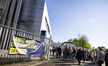 Besucherandrang bei BMW Steyr