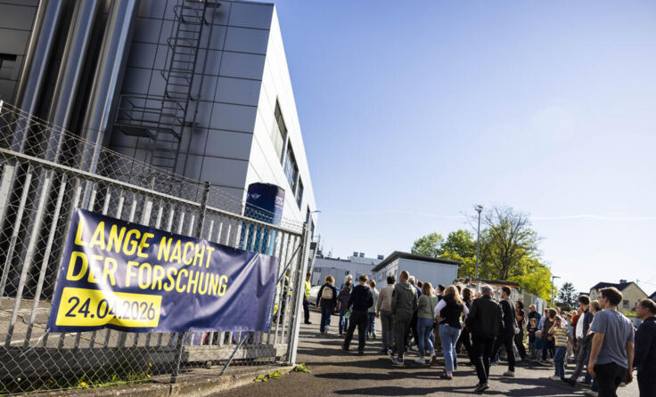 Besucher strömen zur Langen Nacht der Forschung im BMW-Werk Steyr. (Foto: BMW Group)