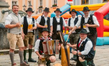 Maibaumfest auf dem Hauptplatz in Windischgarsten