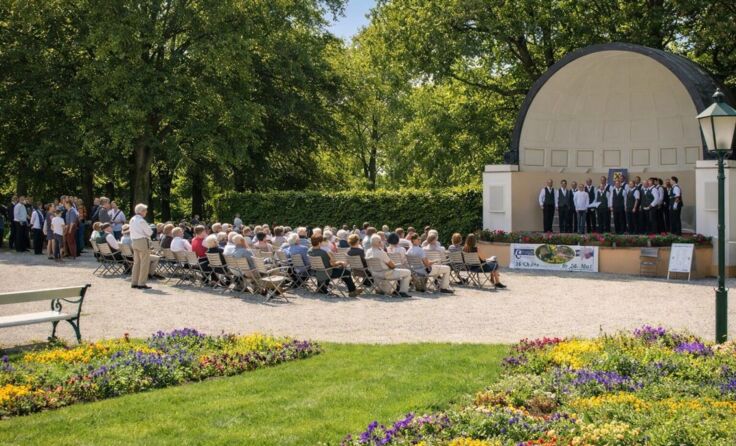 Alle Stimmen sind willkommen, um gemeinsam im Kurpark zu singen (Foto: Chorgemeinschaft Bad Hall)