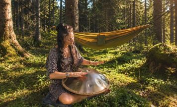 Vorderstoderin bietet entschleunigende Auszeit in der Wald-Hängematte