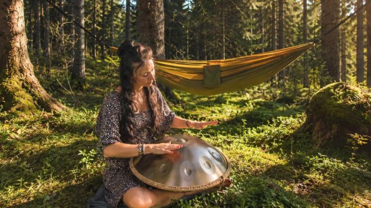 Vorderstoderin bietet entschleunigende Auszeit in der Wald-Hängematte