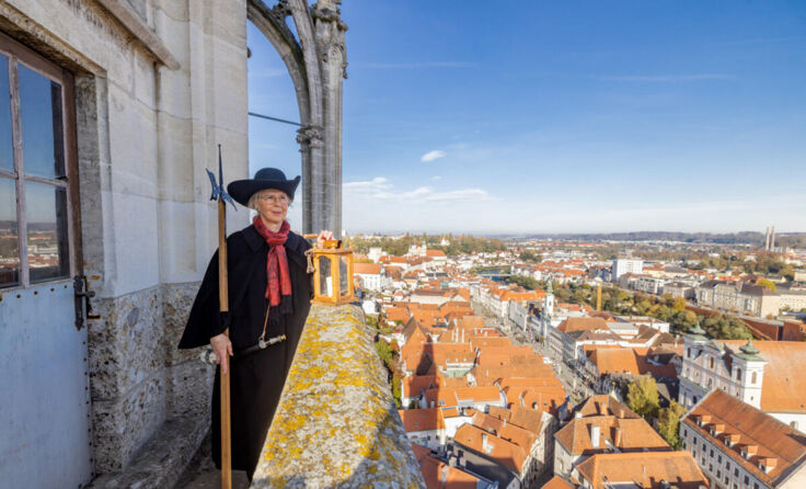Der Nachtwächter ermöglicht Stadtrundgängern einmalige Blicke über Steyr. (Foto: Gabor Bota)