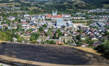 160 Feuerwehr-Mitglieder bei Feldbrand in Garsten im Einsatz