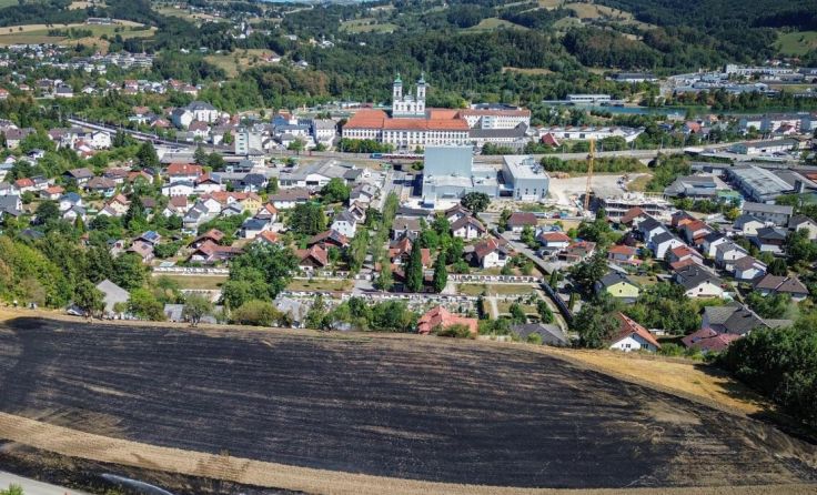 Das abgebrannte Feld in Garsten, das einen Großeinsatz der Feuerwehr auslöste. (Foto: BFKDO SE)