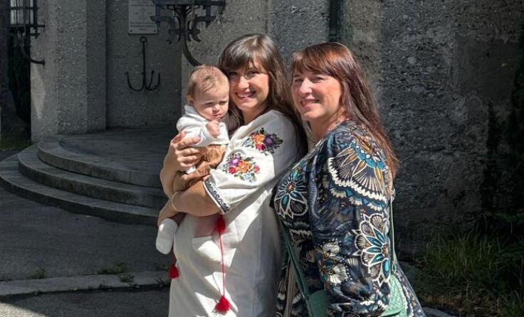 Anastasiya Madlener (Mi.) und Ruslana Krotiuk organisieren das Fest. (Foto: privat)