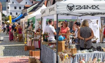 Kunst und Handwerk belebt Weyrer Marktplatz