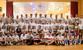 O´zapft is beim Oktoberfest der Weyrer Sportler