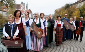 Steyrer Zitherverein spielt Herbstkonzert in Steyr