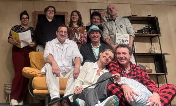 Theaterbühne Dietach lässt einen Mann verrücktspielen