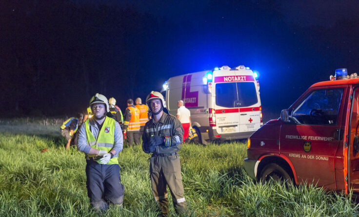 Der Notarzt konnte nur noch den Tod des Fahrzeuglenkers feststellen. Fotos: FF Krems/ M. Wimmer