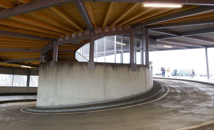 Das Bahnhofsparkdeck soll bis Herbst in neuem Glanz erstrahlen. Foto: ÖBB