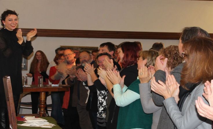 Standing Ovations für Schauspielerin Ursula Strauss im Teisenhoferhof. Foto: Brandt