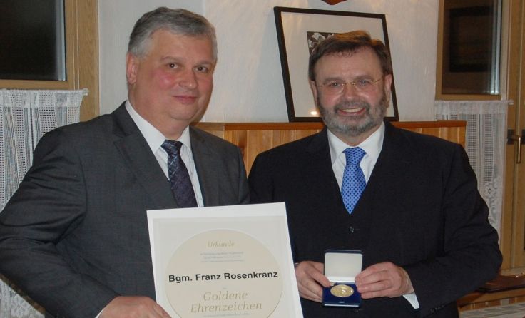 Landtagspräsident Hans Penz (r.) würdigte die Verdienste von Franz Rosenkranz.