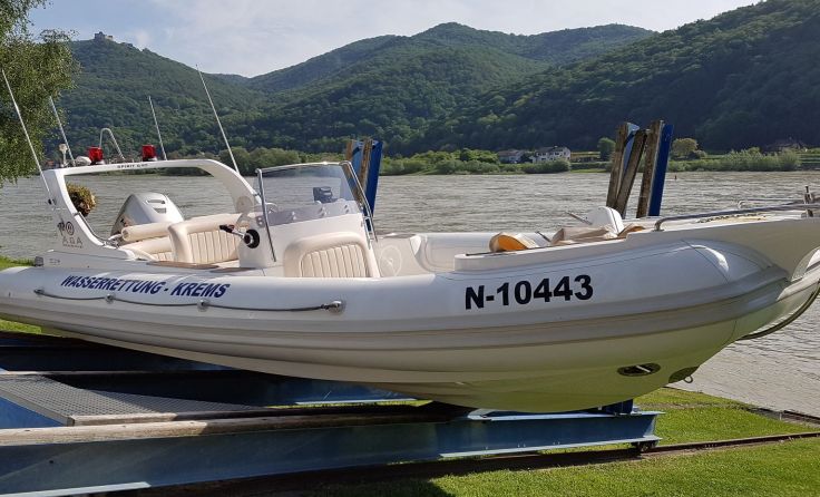 Das neue, moderne Einsatzboot der Wasserrettung Krems.