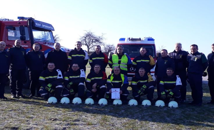 Alle Teilnehmer haben die Ausbildungsprüfung bestanden. Foto: FF Sperkental